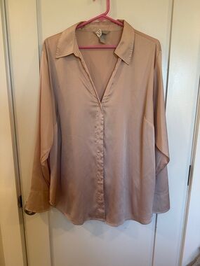 H&M Silky V-Neck Blouse in Blush
